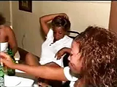 MILF Douma Strapon xxxcom vn Fucks Phẳng Ngực Lonestar Angel!